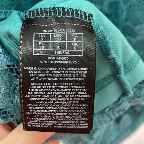 Guess 3/4 sleeve Lace Dress - Picture 6 of 6